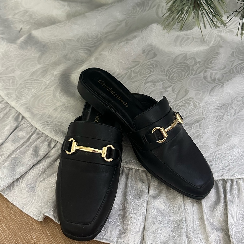 Black & gold slip on loafers